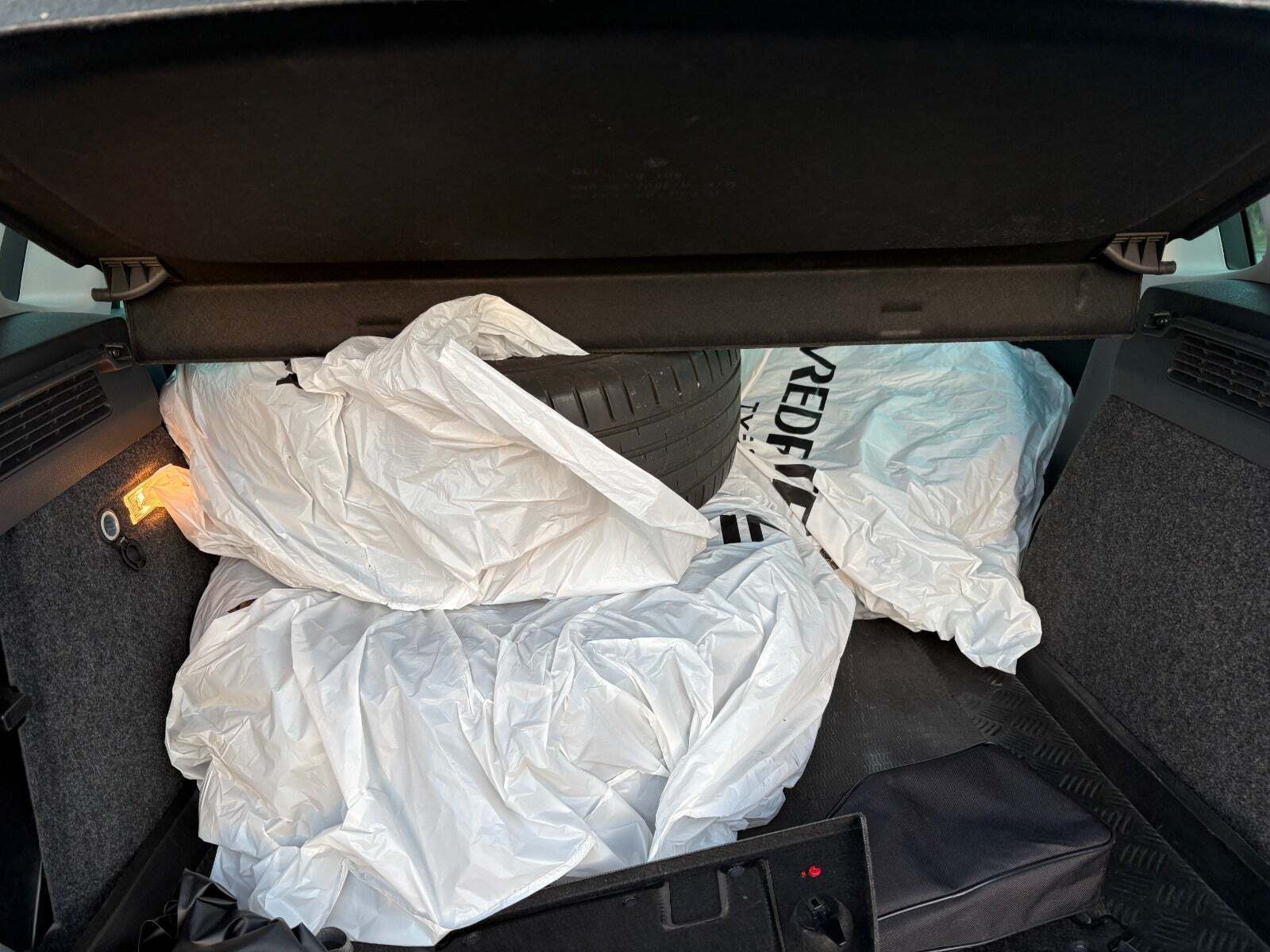 Gul VW Tiguan fra 2009