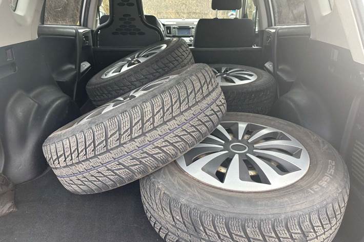 Sølv Toyota RAV4 fra 2015