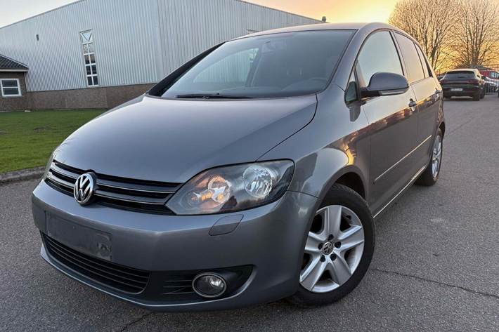 Grå VW Golf Plus fra 2010