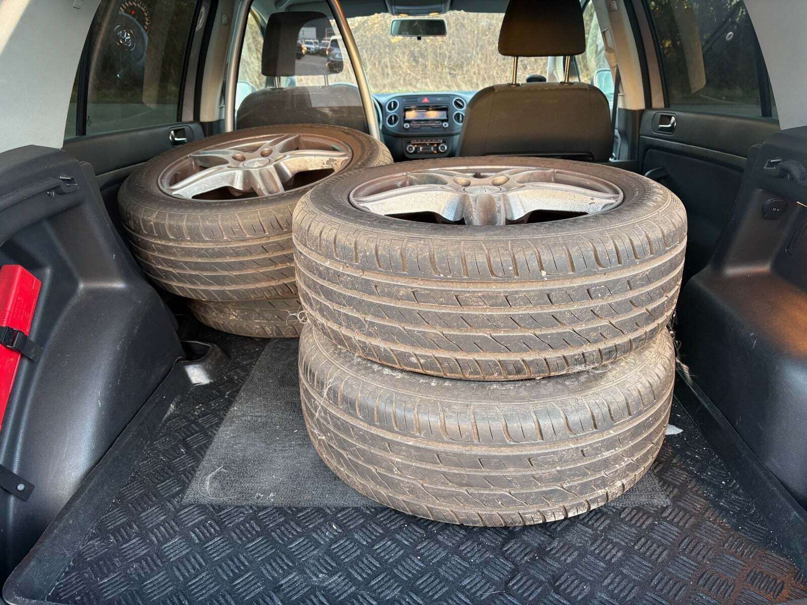 Grå VW Golf Plus fra 2010