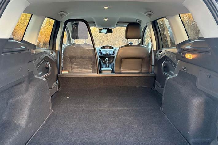 Sort Ford Kuga fra 2016