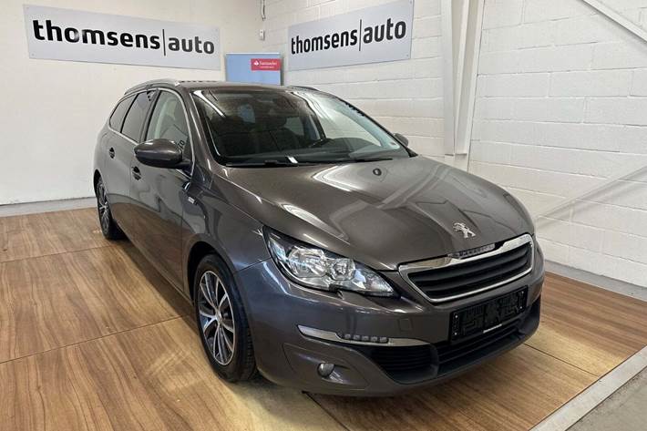 Grå Peugeot 308 fra 2015