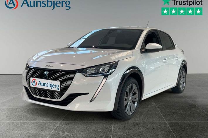 Hvid Peugeot e-208 fra 2022 set udefra