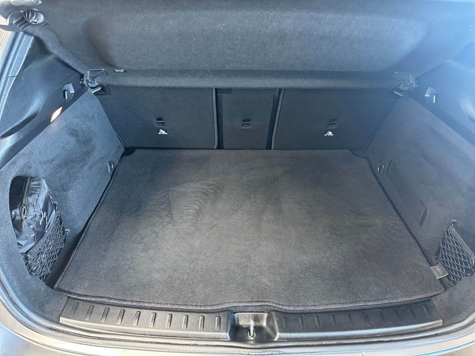 Grå Mercedes EQA250 fra 2023