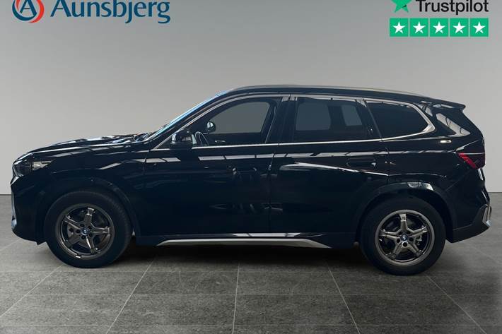 Sort BMW iX1 fra 2024