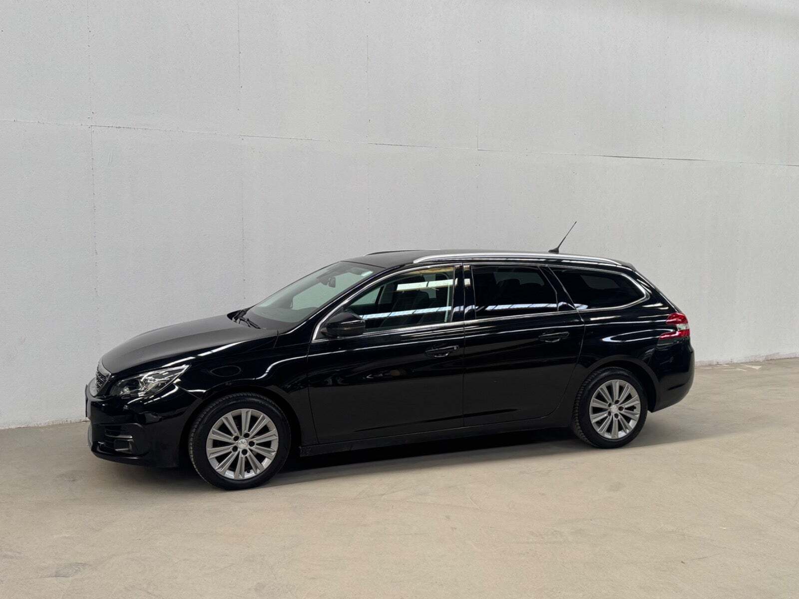 Peugeot 308 1,5 BlueHDi 130 Allure Sky SW