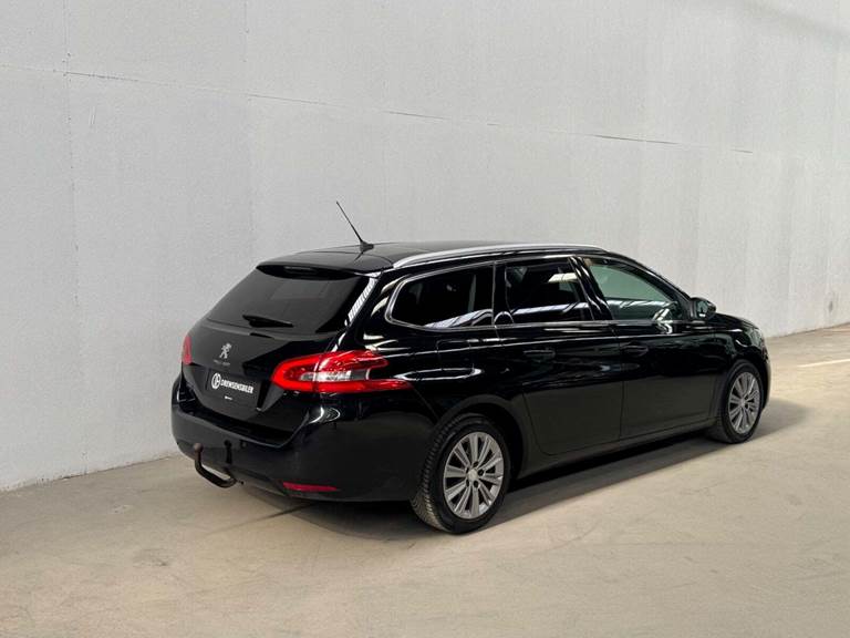 Peugeot 308 1,5 BlueHDi 130 Allure Sky SW