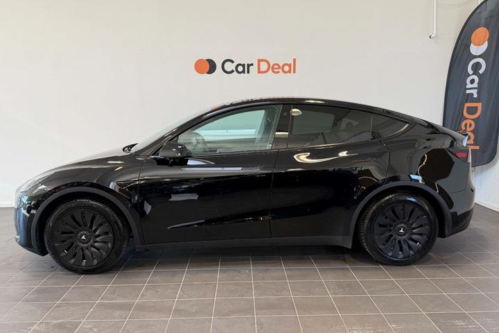 Sort Tesla Model Y fra 2023