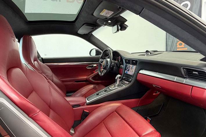 Sort Porsche 911 Carrera 4S fra 2018