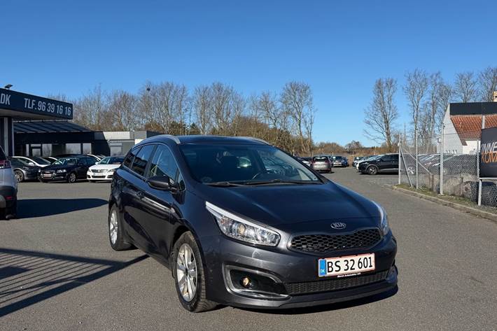 Sort Kia Ceed fra 2017 set udefra