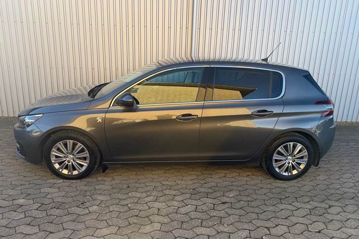 Grå Peugeot 308 fra 2019