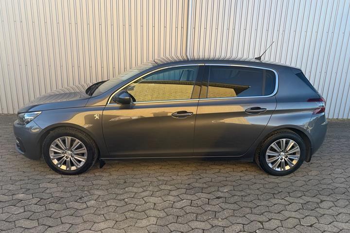 Grå Peugeot 308 fra 2019
