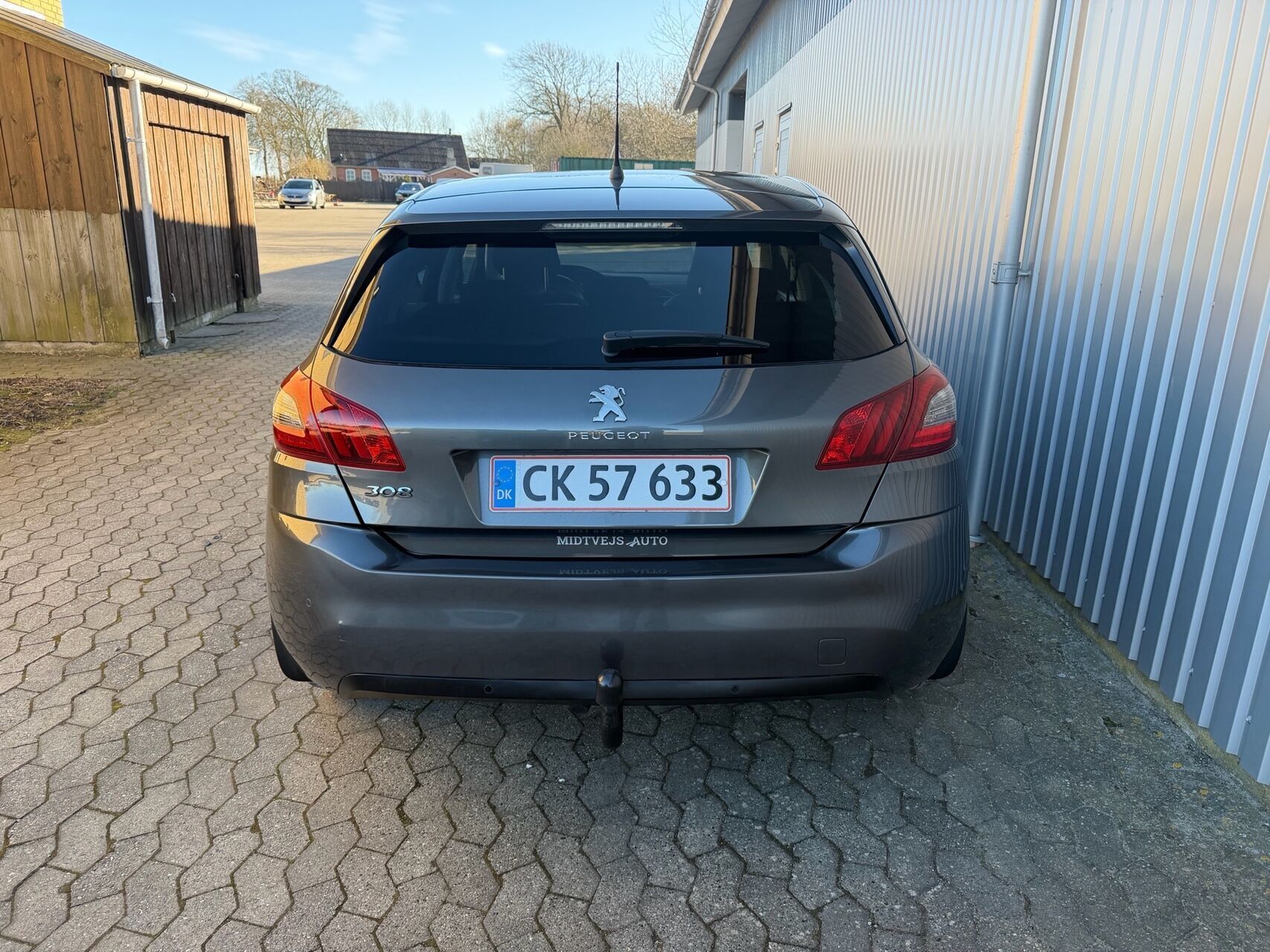 Grå Peugeot 308 fra 2019