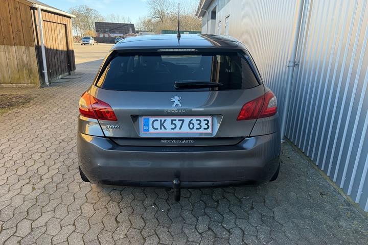 Grå Peugeot 308 fra 2019