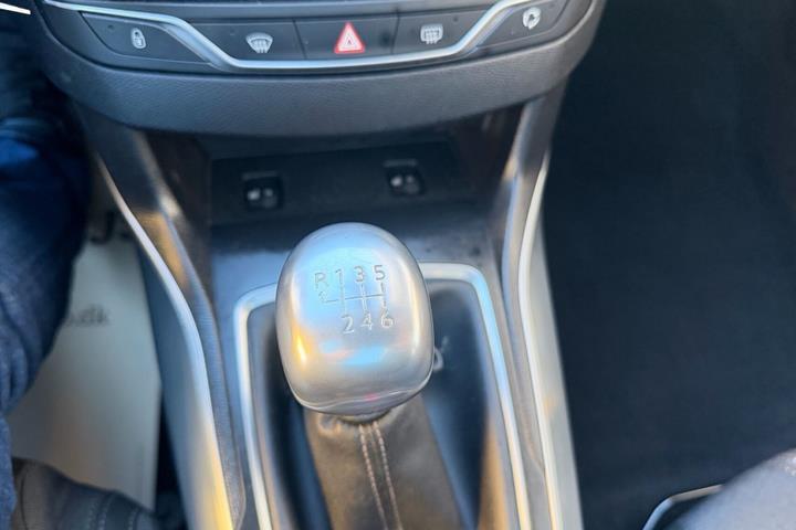 Grå Peugeot 308 fra 2019