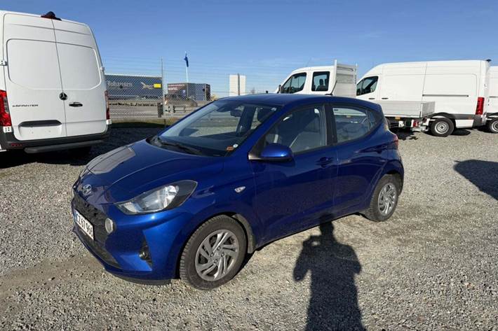 Blå Hyundai i10 fra 2021
