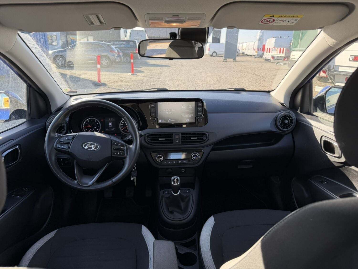 Blå Hyundai i10 fra 2021