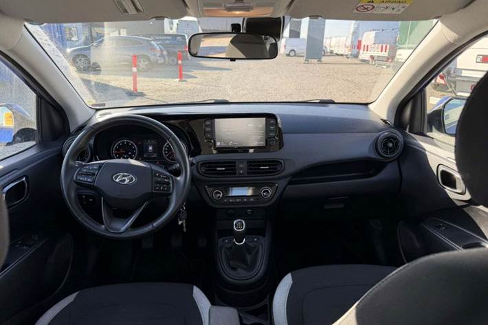 Blå Hyundai i10 fra 2021