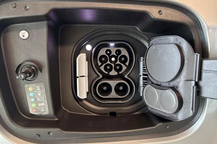 Sølv BMW iX1 fra 2025