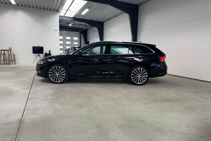 Sort Skoda Octavia fra 2021