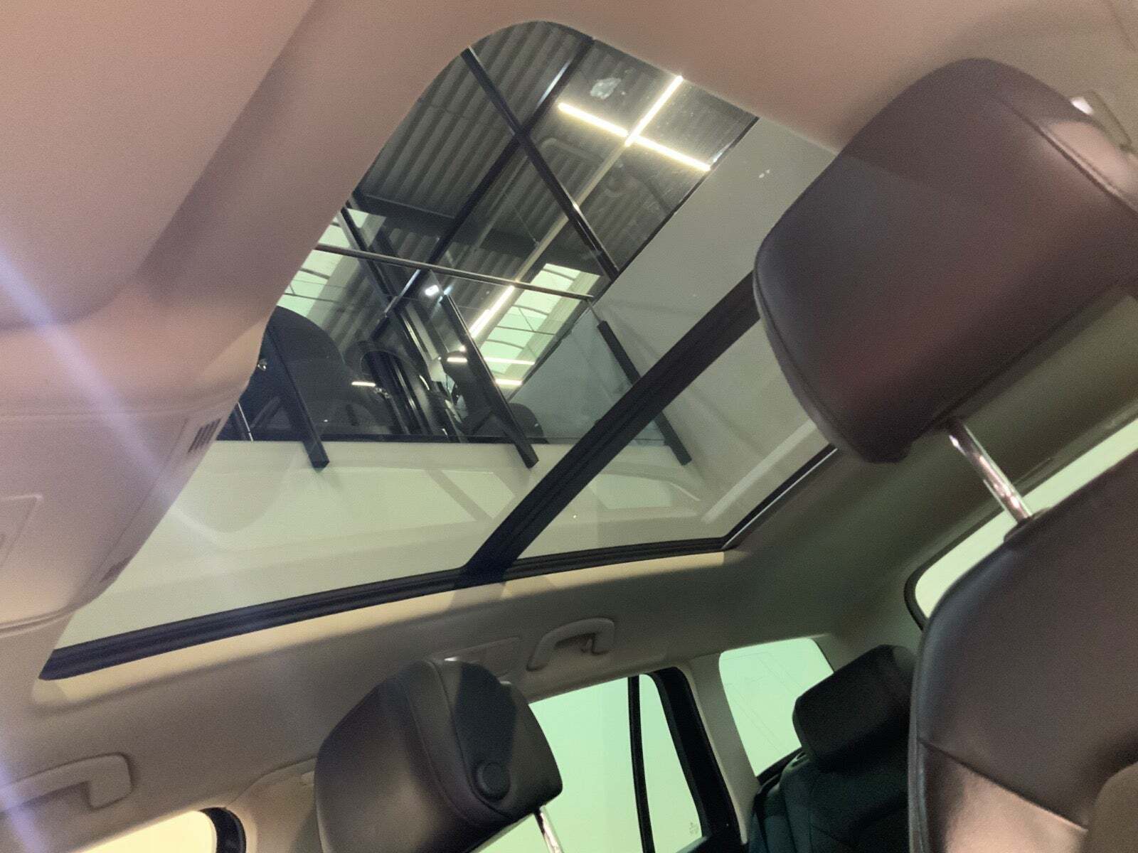 Blå VW Passat fra 2017