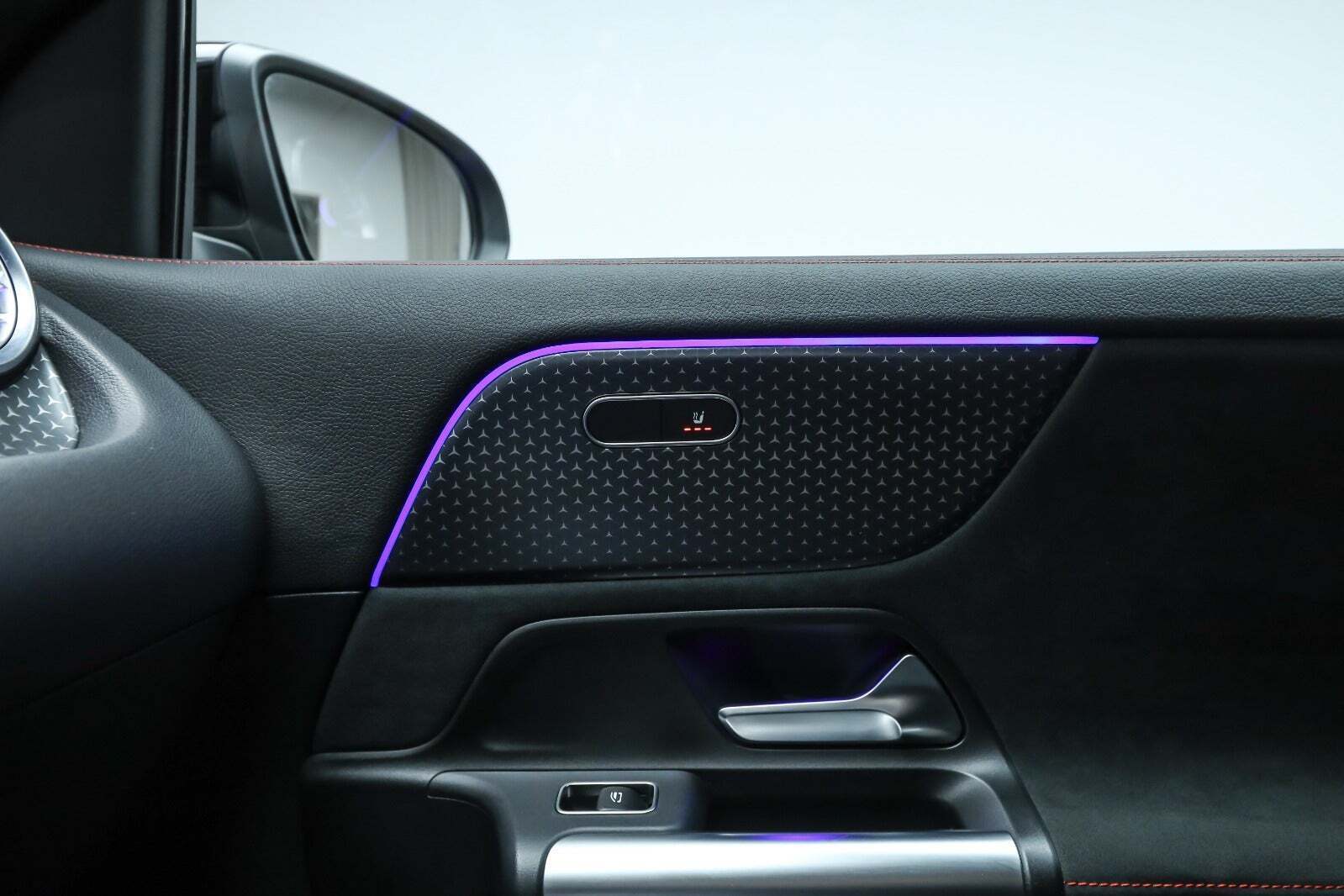 Sort Mercedes EQA350 fra 2025