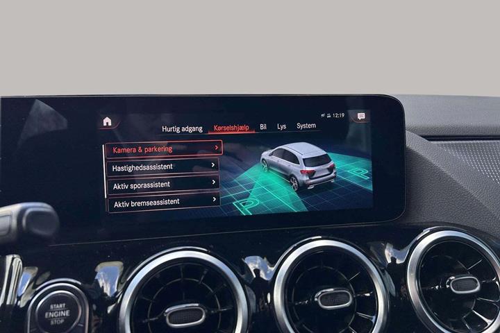 Blå Mercedes B250 e fra 2021