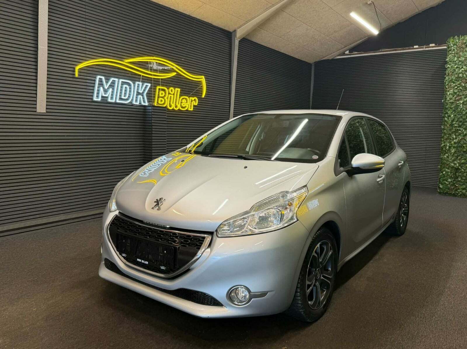 Peugeot 208 1,2 VTi Allure Sky