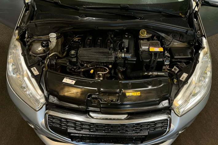 undefined Peugeot 208 fra 2012