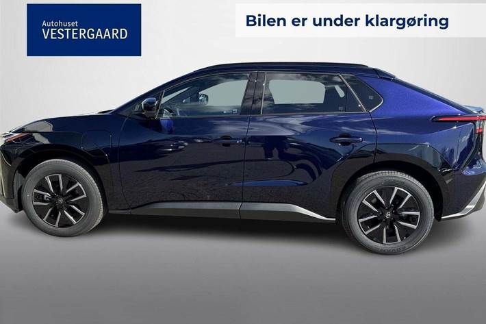 Blå Toyota BZ4X fra 2025