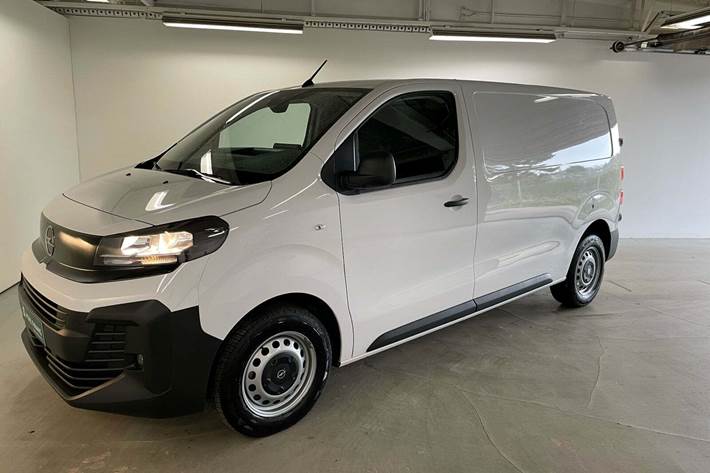 Beige Opel Vivaro fra 2024