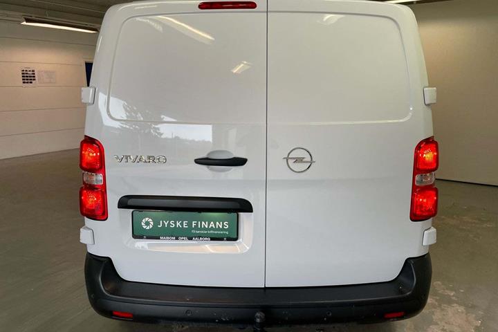 Beige Opel Vivaro fra 2024