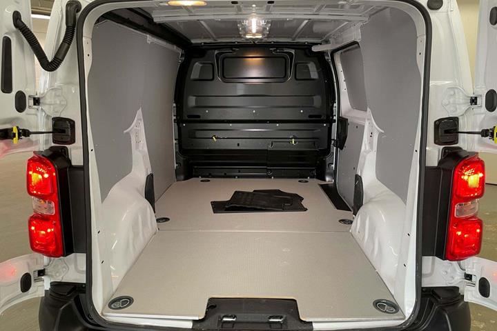 Beige Opel Vivaro fra 2024