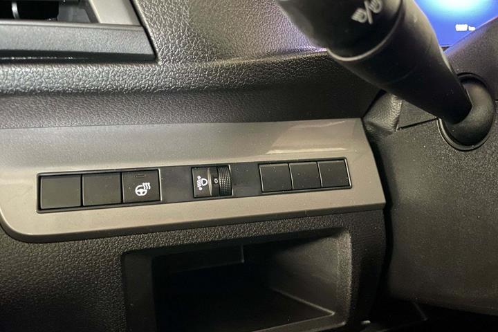 Beige Opel Vivaro fra 2024