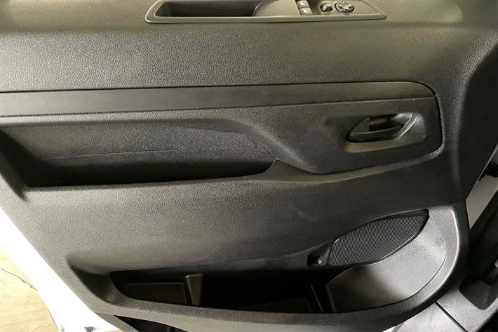 Beige Opel Vivaro fra 2024