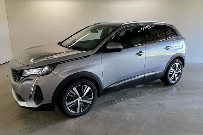 Grå Peugeot 3008 fra 2021
