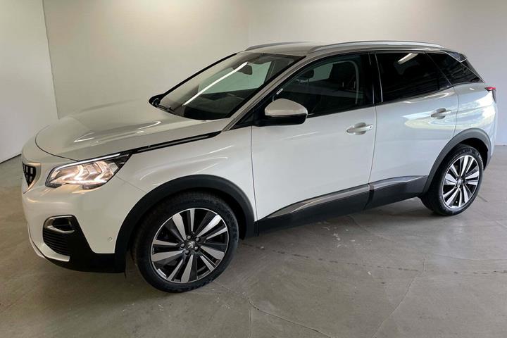 Hvid Peugeot 3008 fra 2018 set udefra