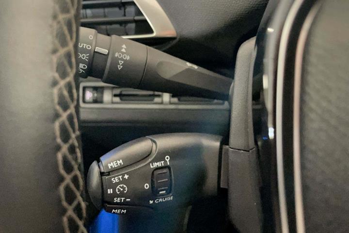 Hvid Peugeot 3008 fra 2018