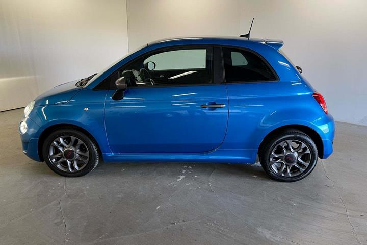 Blå Fiat 500 fra 2018