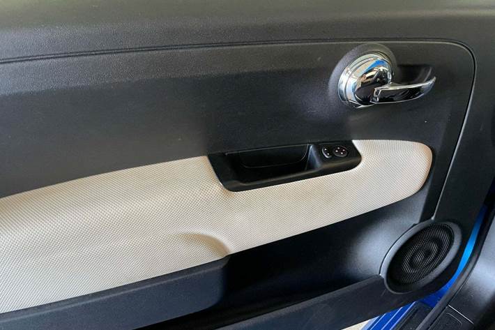 Blå Fiat 500 fra 2018