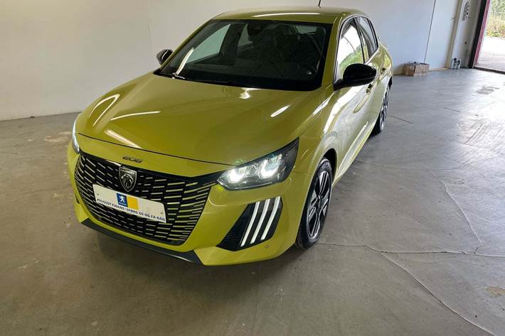 Grøn Peugeot e-208 fra 2024