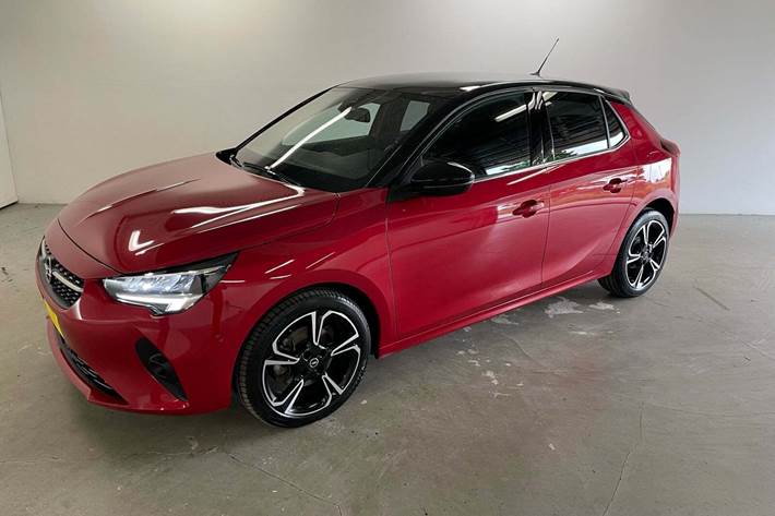 Rød Opel Corsa fra 2023