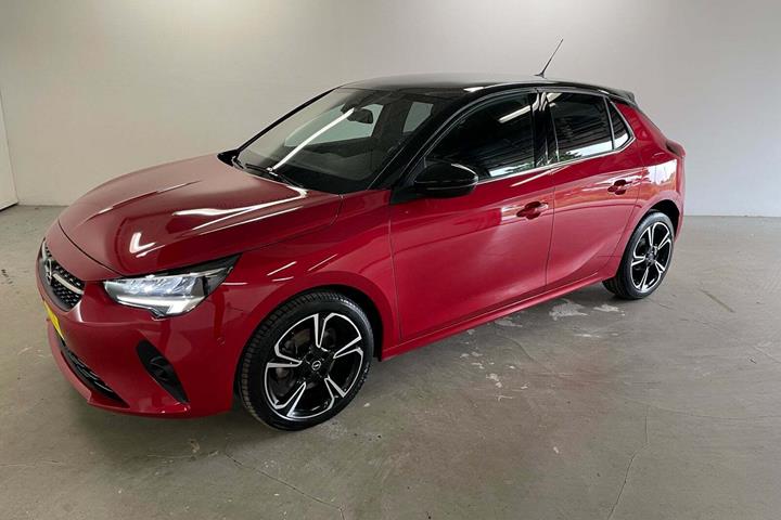 Rød Opel Corsa fra 2023 set udefra