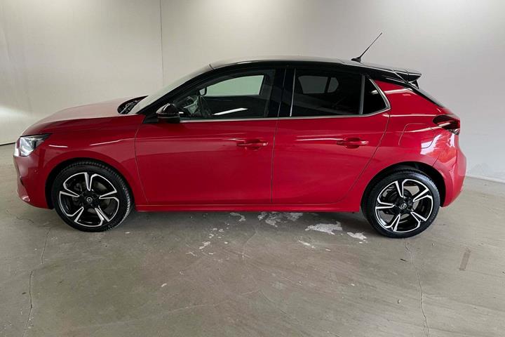 Rød Opel Corsa fra 2023