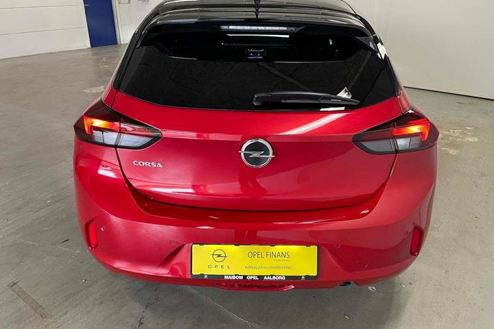 Rød Opel Corsa fra 2023