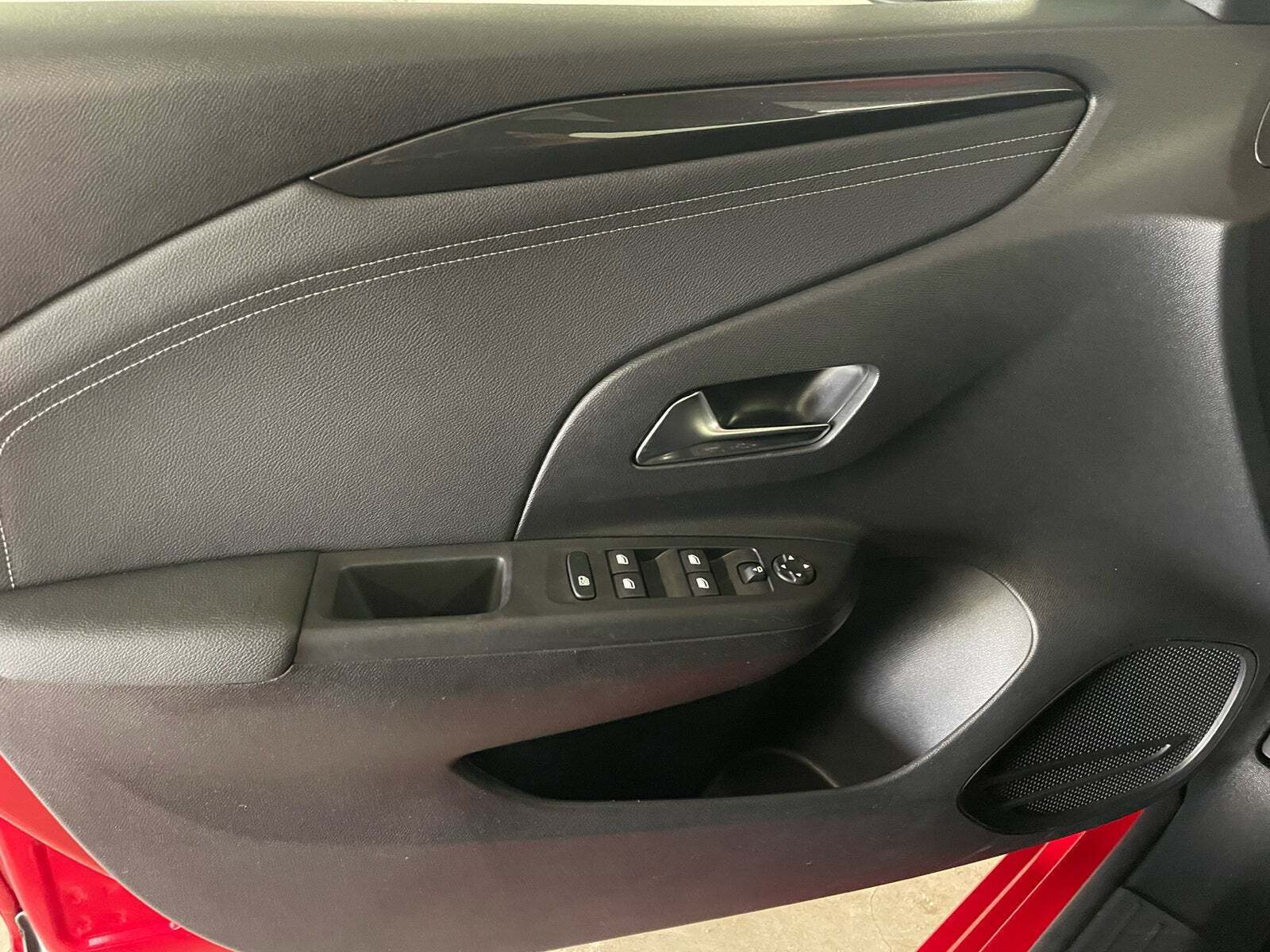 Rød Opel Corsa fra 2023