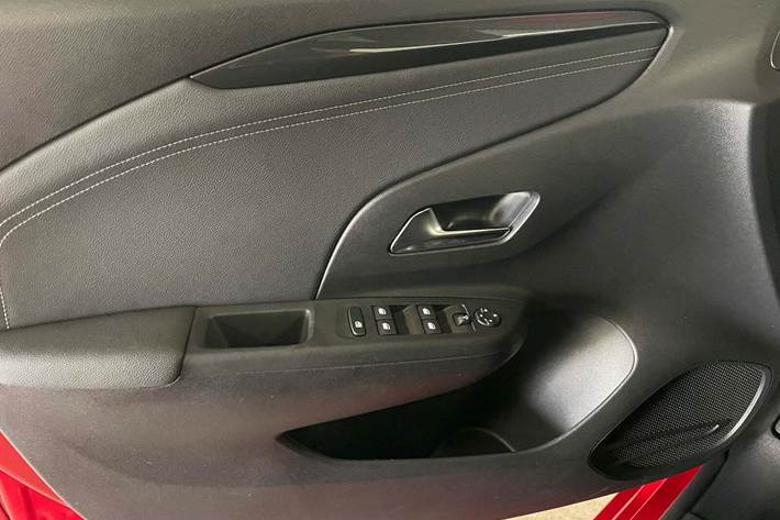 Rød Opel Corsa fra 2023