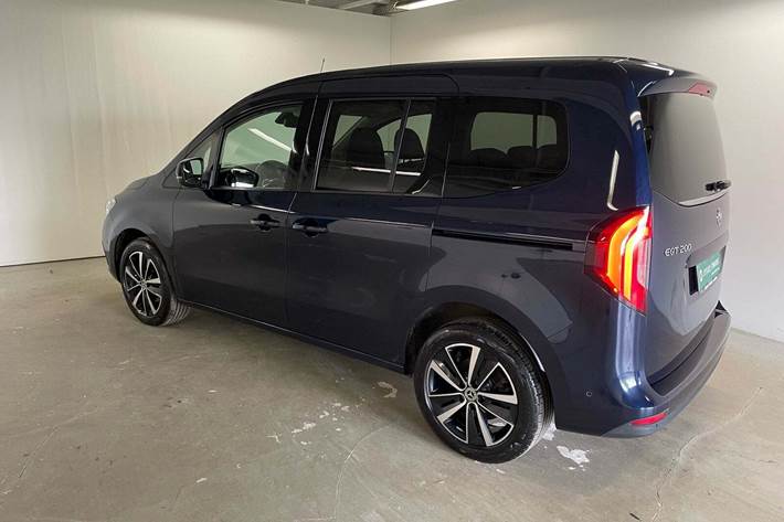 Blå Mercedes EQT200 fra 2024