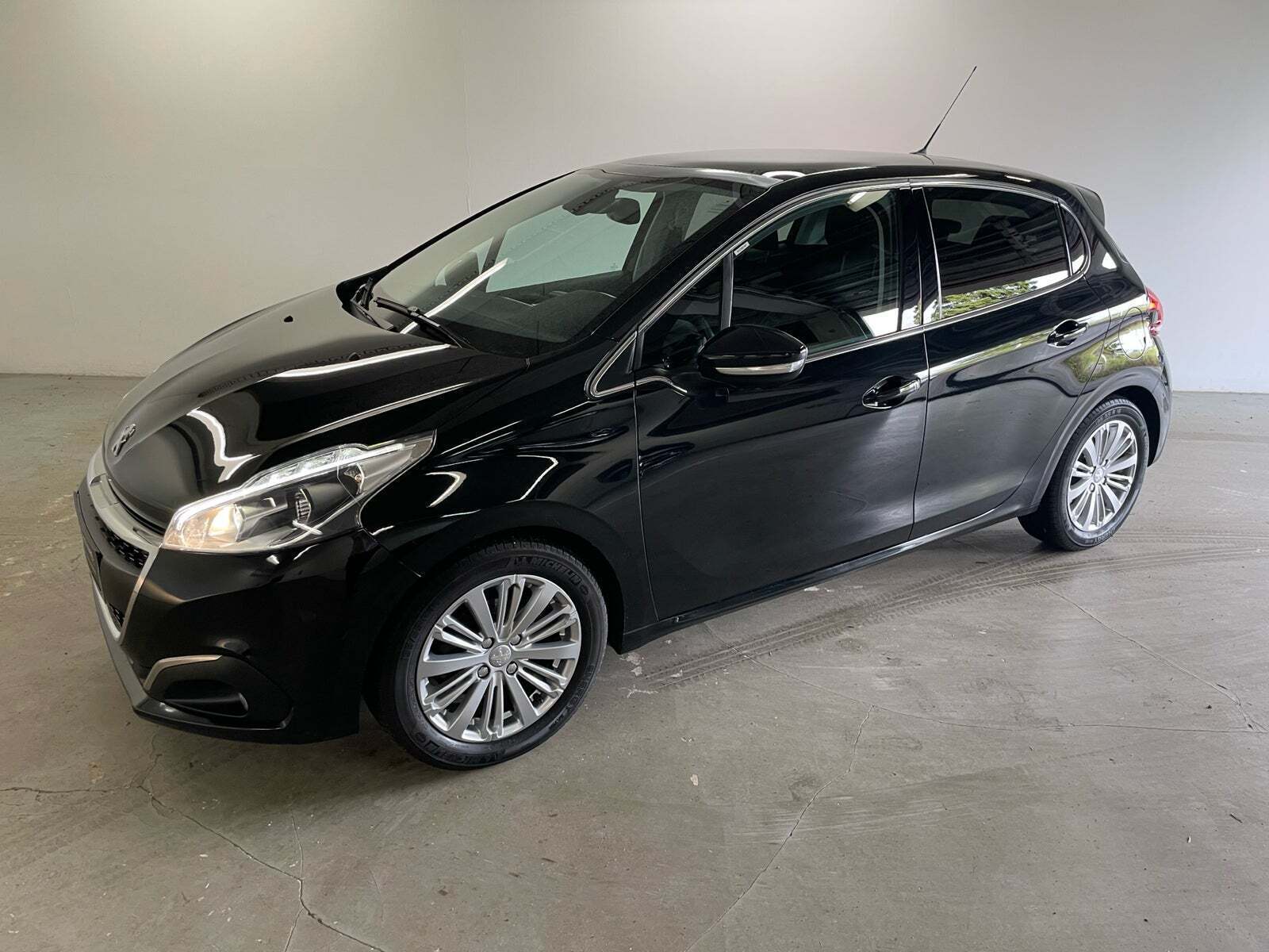 Peugeot 208 1,5 BlueHDi 100 Privé