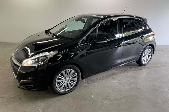 Sort Peugeot 208 fra 2019 set udefra